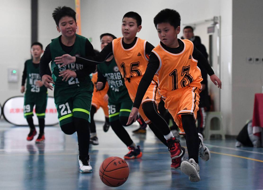 篮球比赛视频全场回放小学生